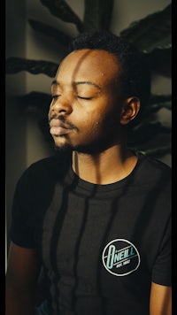 a young man wearing a black t - shirt